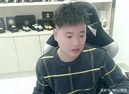 dnf私服发布网5个角色100天，搬砖10套春节套856